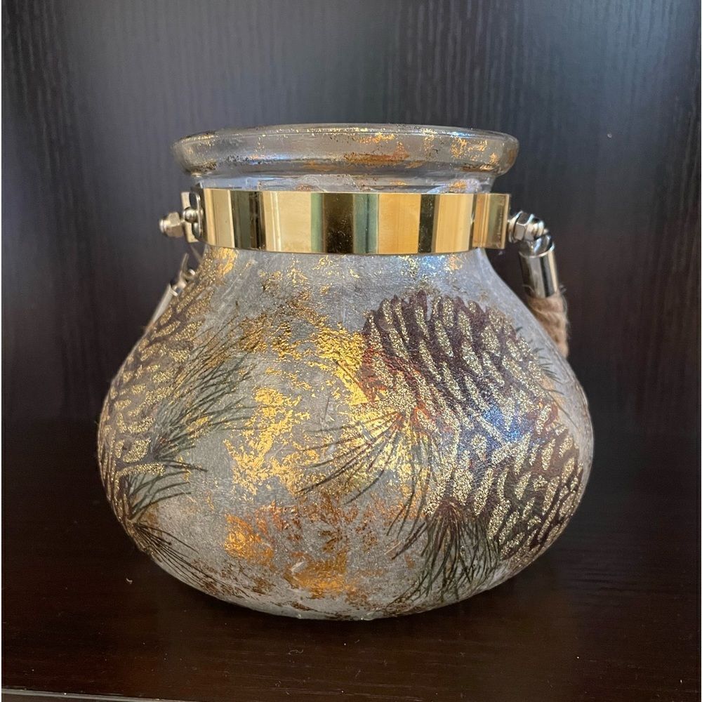 DECORATIVE GOLD TRIMMED FROSTED BOWL WITH JUTE HANDLE